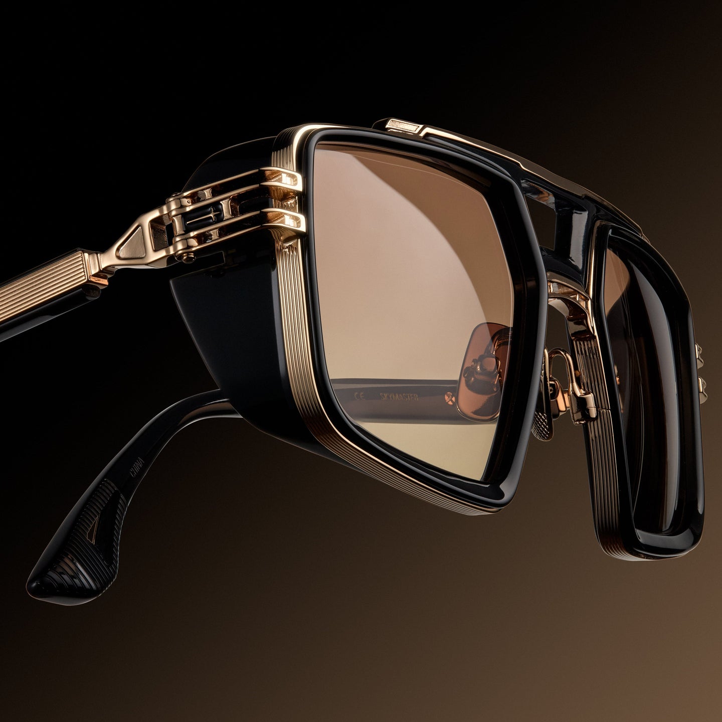 AMBER SKYMASTER
